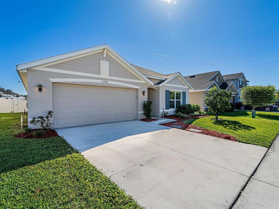 For Rent: $2,200 (4 beds, 2 baths, 1827 Square Feet)