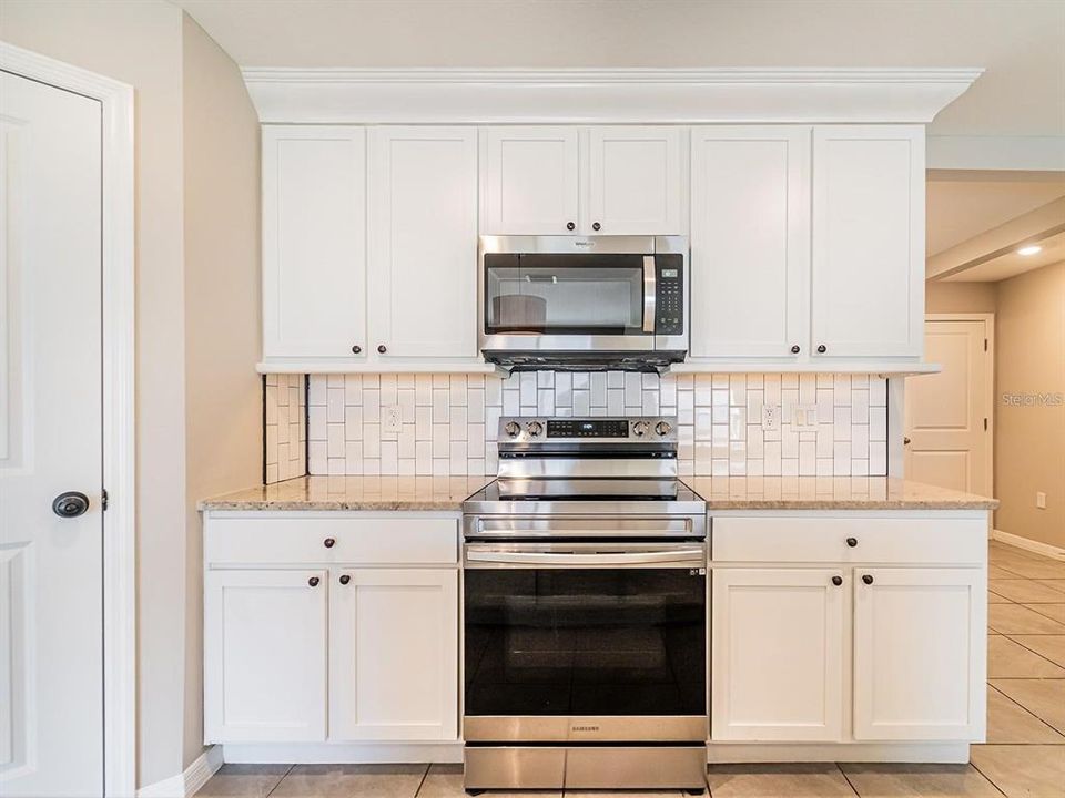 For Rent: $2,200 (4 beds, 2 baths, 1827 Square Feet)
