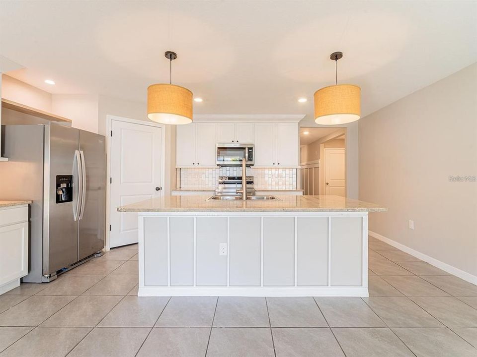 For Rent: $2,200 (4 beds, 2 baths, 1827 Square Feet)