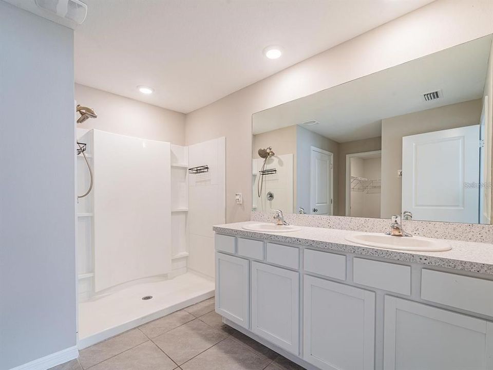 For Rent: $2,200 (4 beds, 2 baths, 1827 Square Feet)