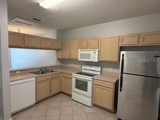 Activo con contrato: $229,900 (2 camas, 1 baños, 1152 Pies cuadrados)