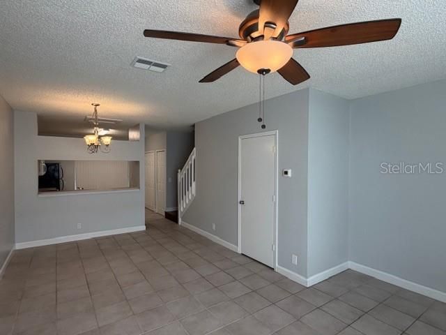 Activo con contrato: $229,900 (2 camas, 1 baños, 1152 Pies cuadrados)
