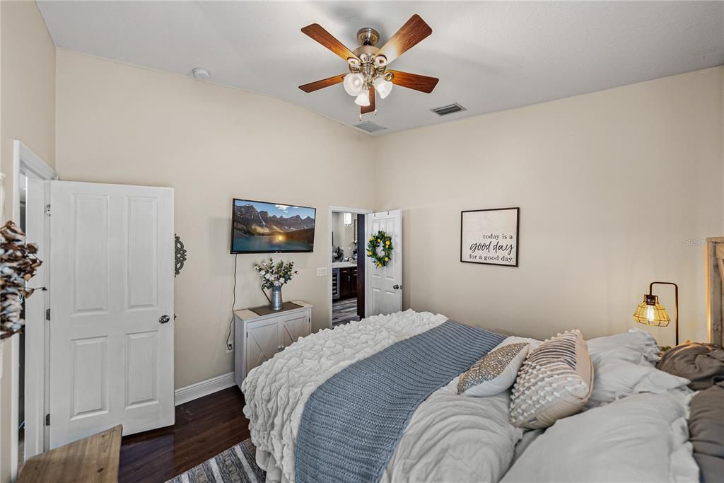For Sale: $725,000 (4 beds, 3 baths, 2632 Square Feet)