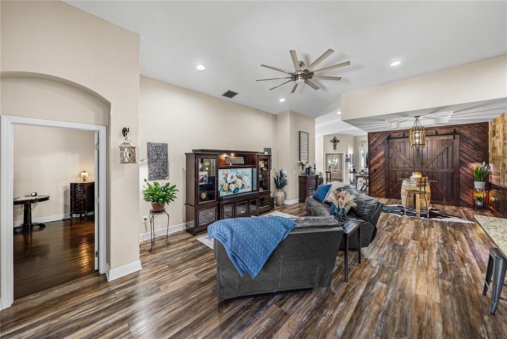 For Sale: $725,000 (4 beds, 3 baths, 2632 Square Feet)