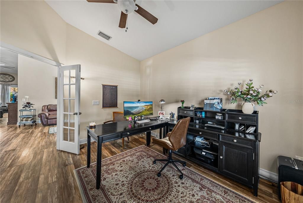 For Sale: $725,000 (4 beds, 3 baths, 2632 Square Feet)