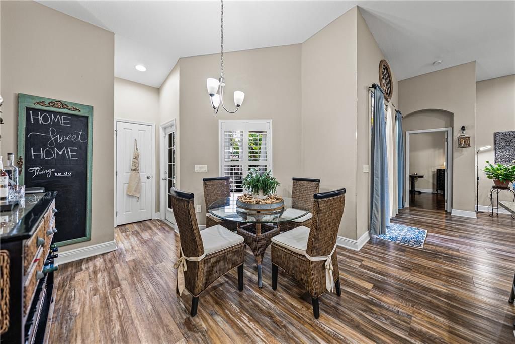 For Sale: $725,000 (4 beds, 3 baths, 2632 Square Feet)