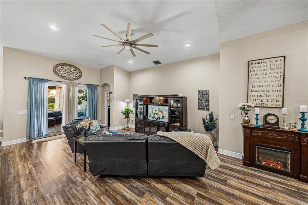 For Sale: $725,000 (4 beds, 3 baths, 2632 Square Feet)