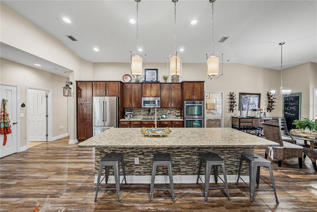 For Sale: $725,000 (4 beds, 3 baths, 2632 Square Feet)