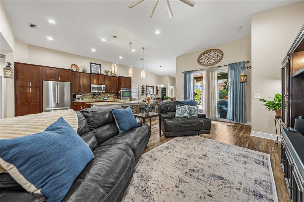 For Sale: $725,000 (4 beds, 3 baths, 2632 Square Feet)