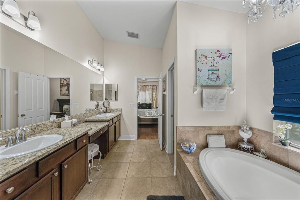 For Sale: $725,000 (4 beds, 3 baths, 2632 Square Feet)
