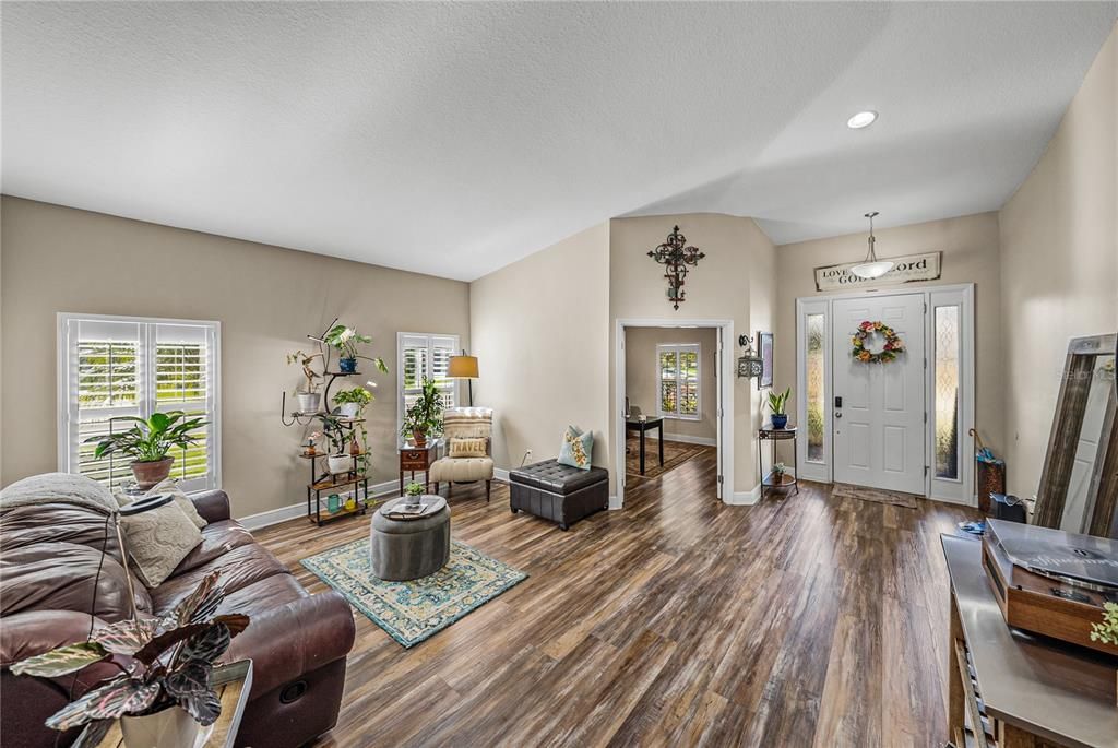 For Sale: $725,000 (4 beds, 3 baths, 2632 Square Feet)