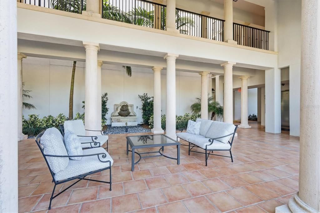 На продажу: $499,900 (2 спален, 2 ванн, 1688 Квадратных фут)