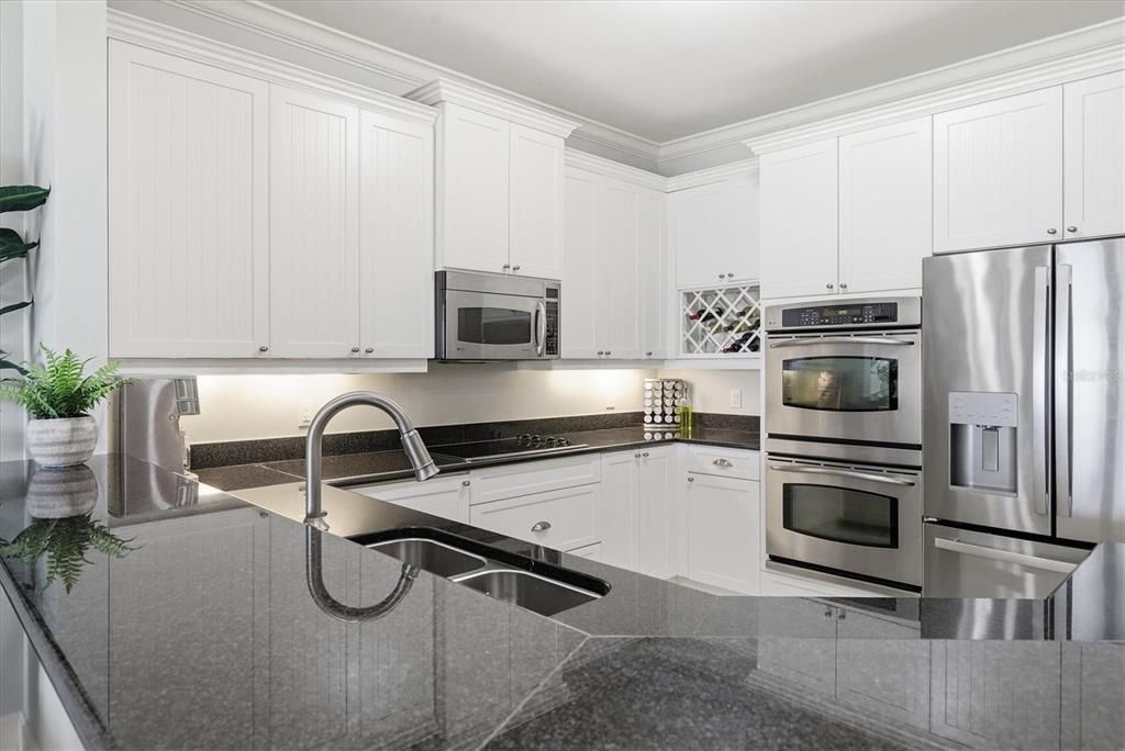 На продажу: $499,900 (2 спален, 2 ванн, 1688 Квадратных фут)
