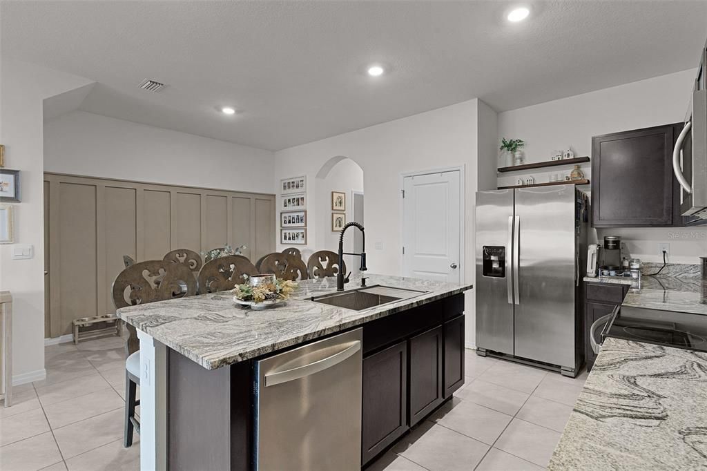 For Sale: $229,000 (3 beds, 2 baths, 1688 Square Feet)