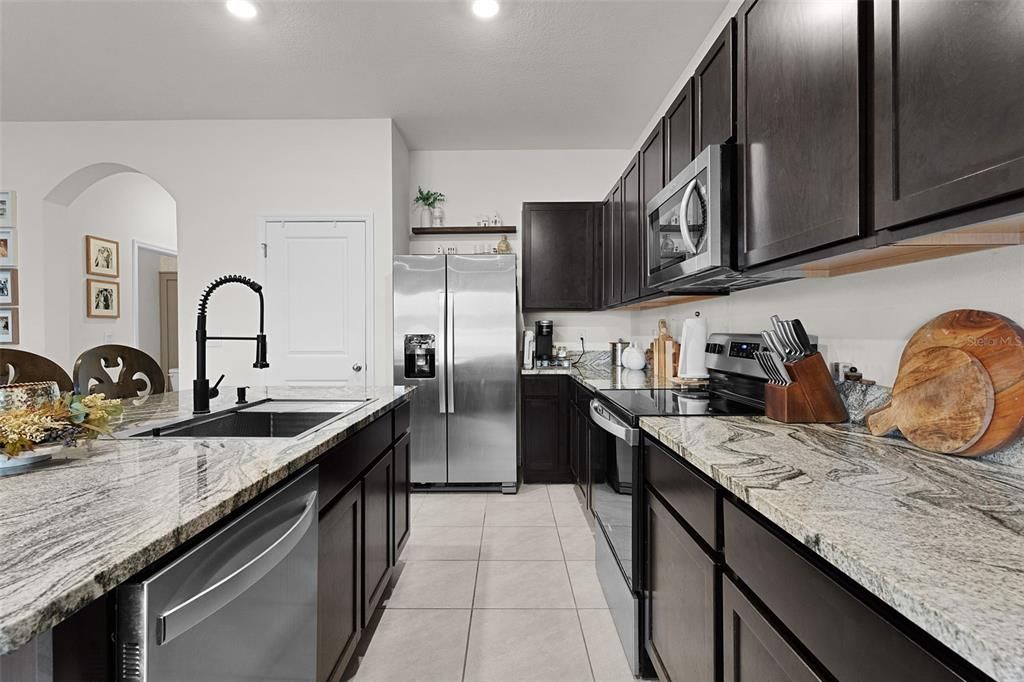 For Sale: $229,000 (3 beds, 2 baths, 1688 Square Feet)
