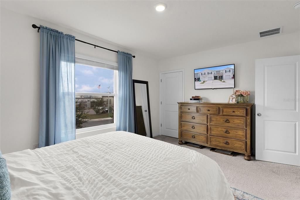 For Sale: $229,000 (3 beds, 2 baths, 1688 Square Feet)