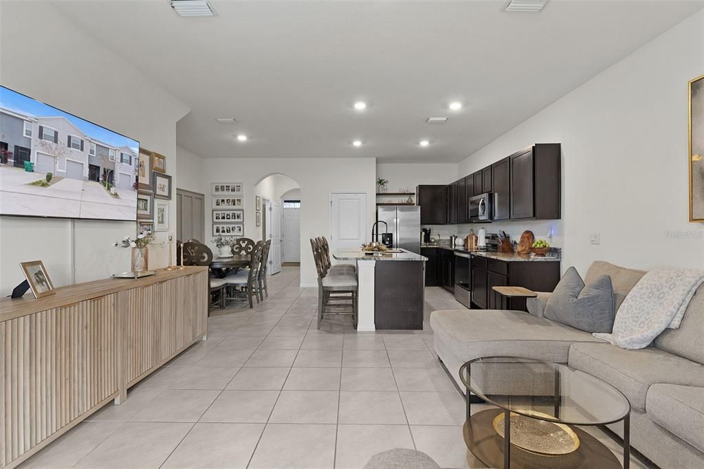 For Sale: $229,000 (3 beds, 2 baths, 1688 Square Feet)