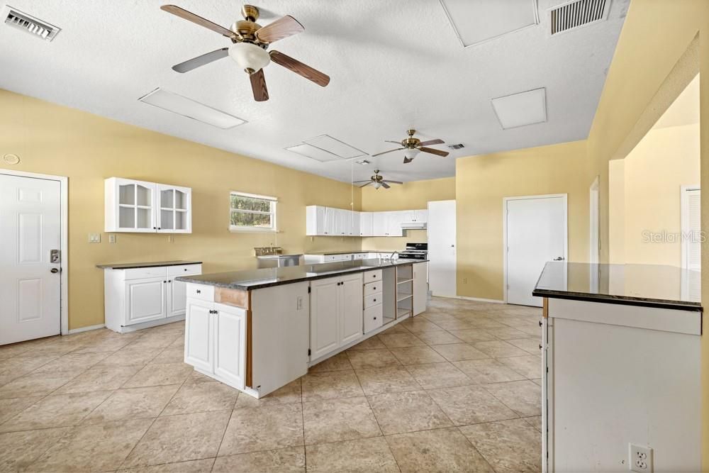 For Sale: $1,500,000 (6 beds, 5 baths, 5071 Square Feet)