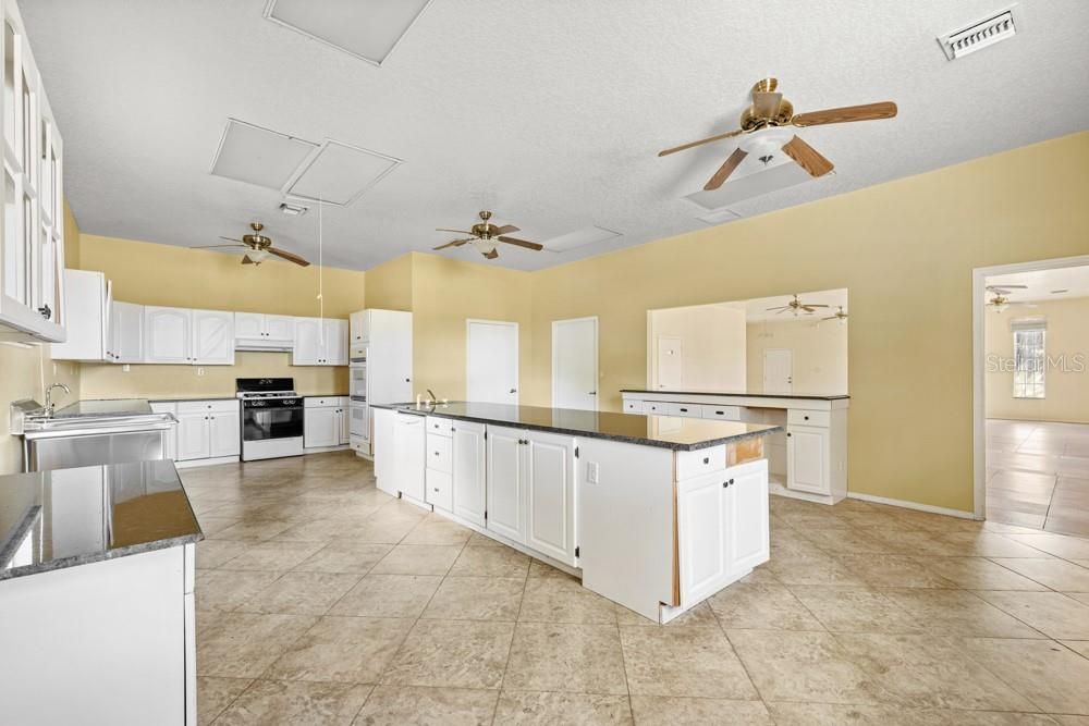For Sale: $1,500,000 (6 beds, 5 baths, 5071 Square Feet)