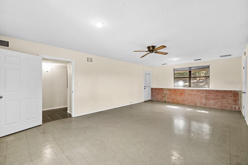 For Sale: $1,500,000 (6 beds, 5 baths, 5071 Square Feet)