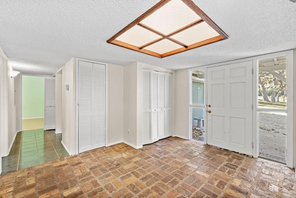 For Sale: $1,500,000 (6 beds, 5 baths, 5071 Square Feet)