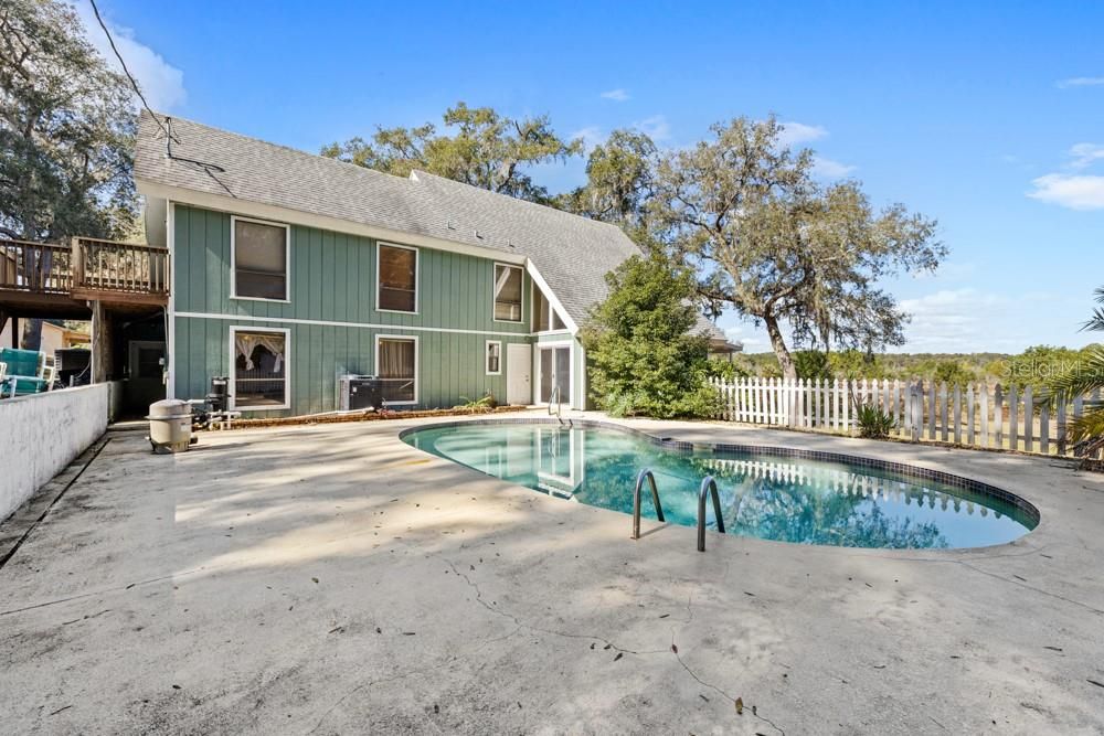 For Sale: $1,500,000 (6 beds, 5 baths, 5071 Square Feet)