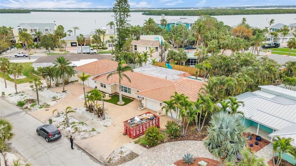 For Sale: $1,675,000 (4 beds, 3 baths, 2084 Square Feet)