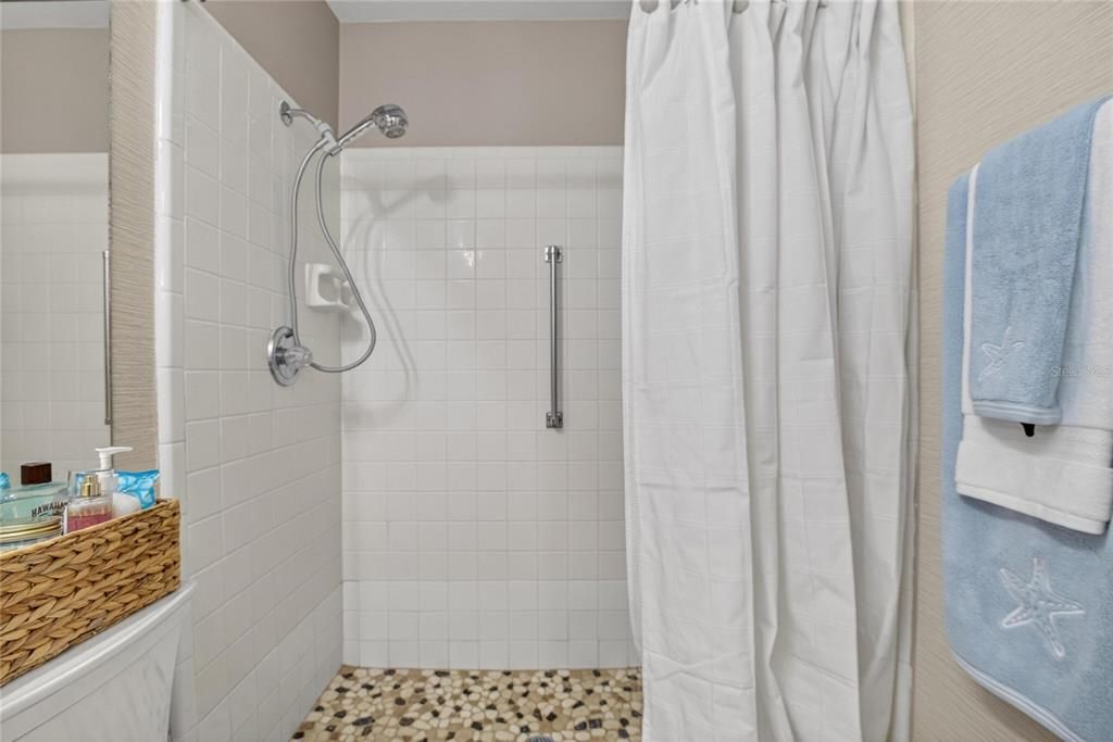 For Sale: $209,000 (2 beds, 2 baths, 1403 Square Feet)