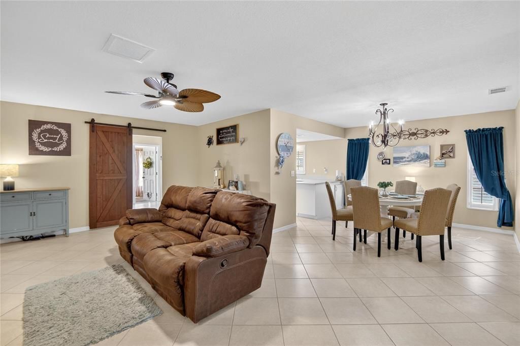 For Sale: $209,000 (2 beds, 2 baths, 1403 Square Feet)
