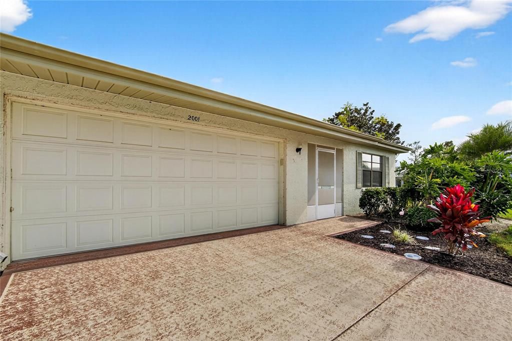 For Sale: $209,000 (2 beds, 2 baths, 1403 Square Feet)