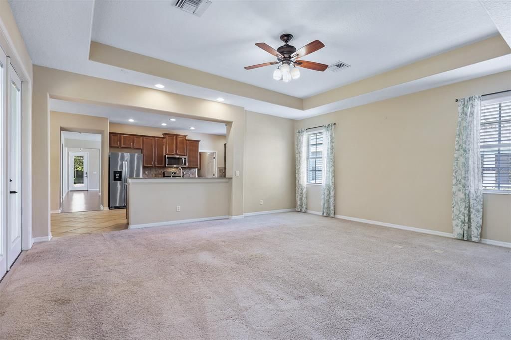Activo con contrato: $515,000 (4 camas, 2 baños, 2895 Pies cuadrados)