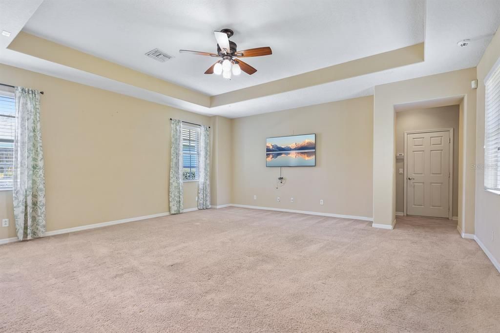 Activo con contrato: $515,000 (4 camas, 2 baños, 2895 Pies cuadrados)