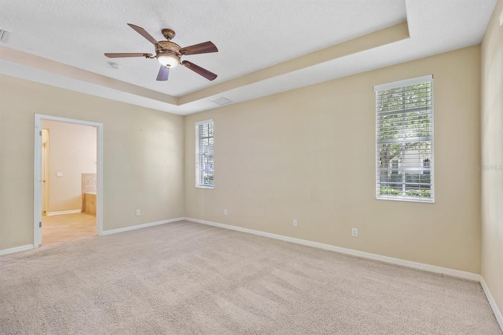 Activo con contrato: $515,000 (4 camas, 2 baños, 2895 Pies cuadrados)