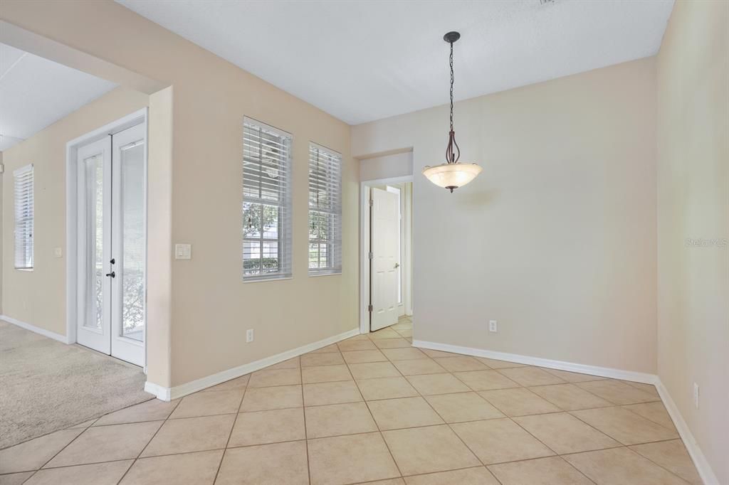 Activo con contrato: $515,000 (4 camas, 2 baños, 2895 Pies cuadrados)