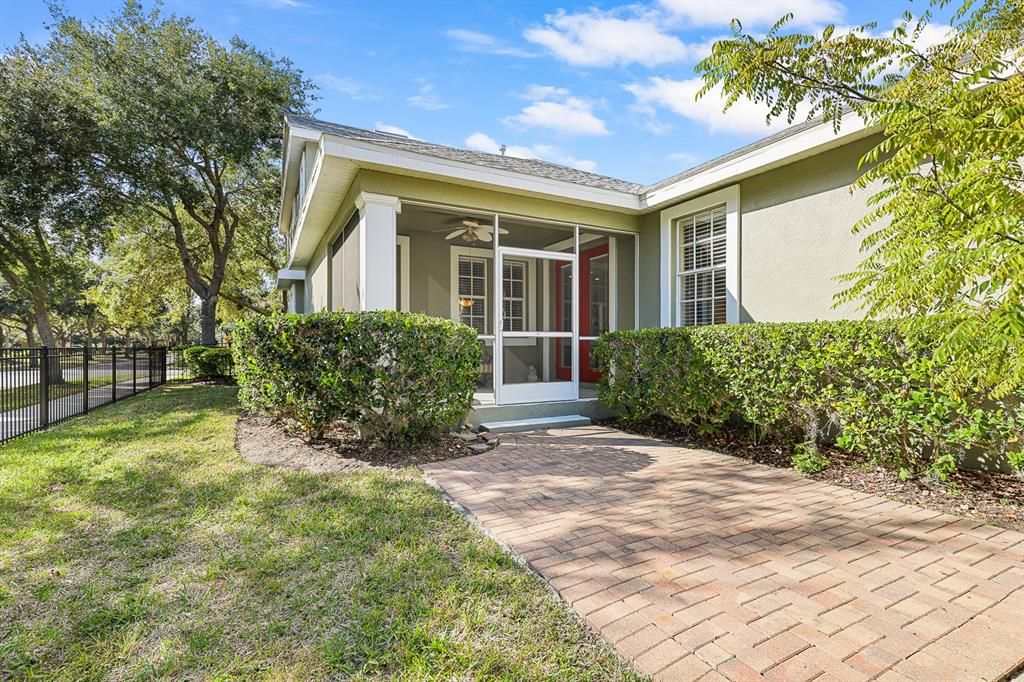Activo con contrato: $515,000 (4 camas, 2 baños, 2895 Pies cuadrados)