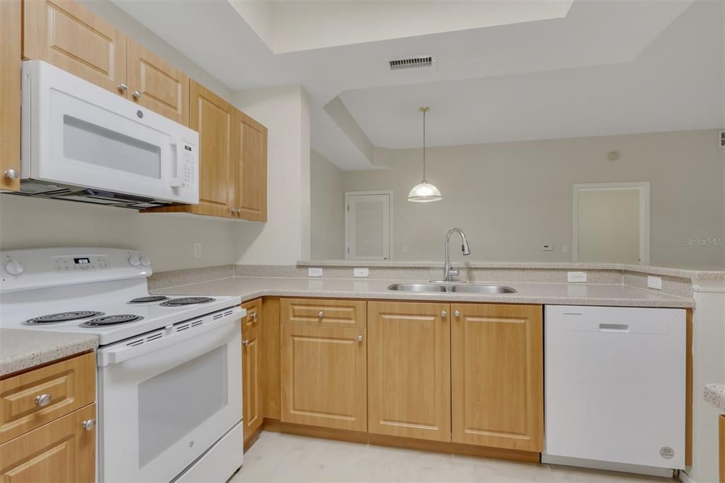 For Rent: $1,600 (2 beds, 2 baths, 1025 Square Feet)