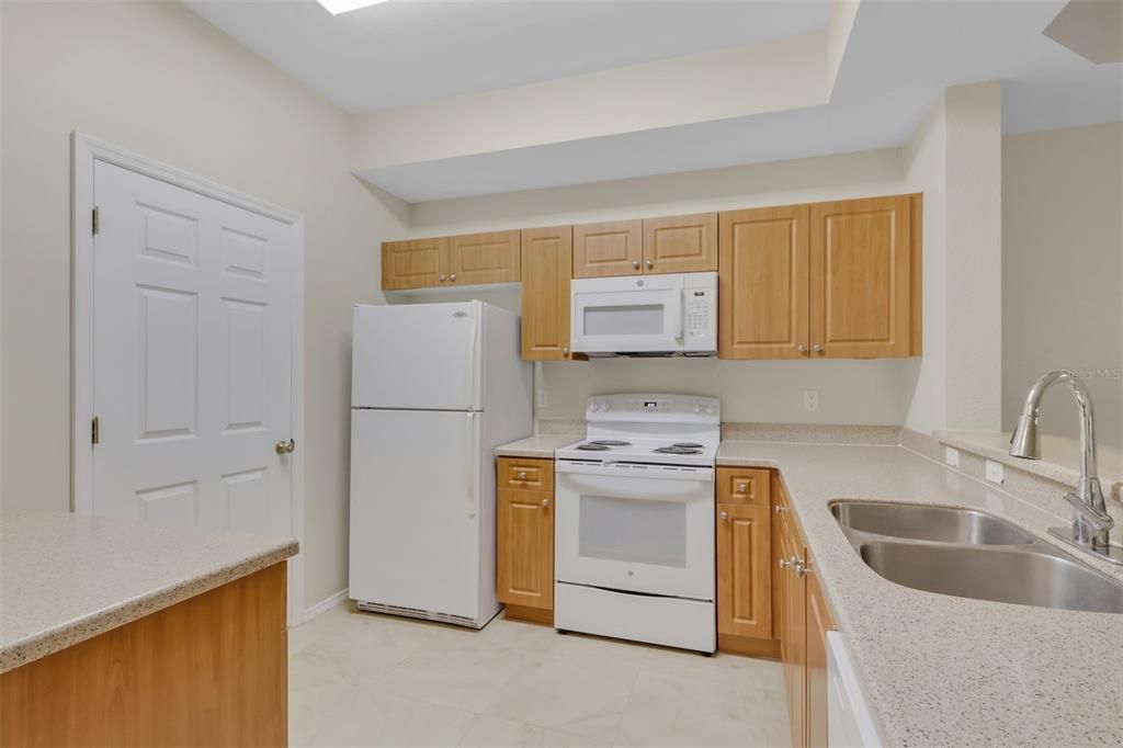 For Rent: $1,600 (2 beds, 2 baths, 1025 Square Feet)