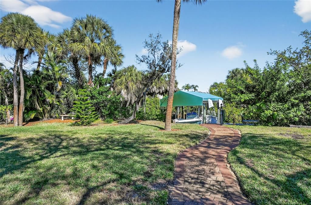 En Venta: $1,299,900 (3 camas, 2 baños, 2395 Pies cuadrados)