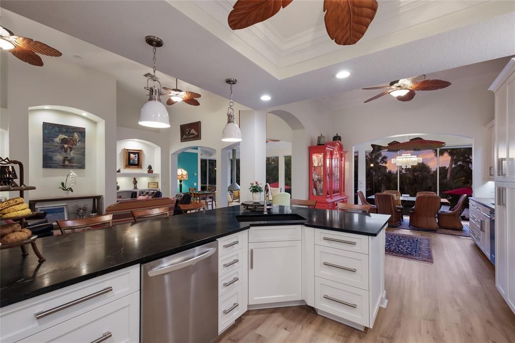 En Venta: $1,299,900 (3 camas, 2 baños, 2395 Pies cuadrados)
