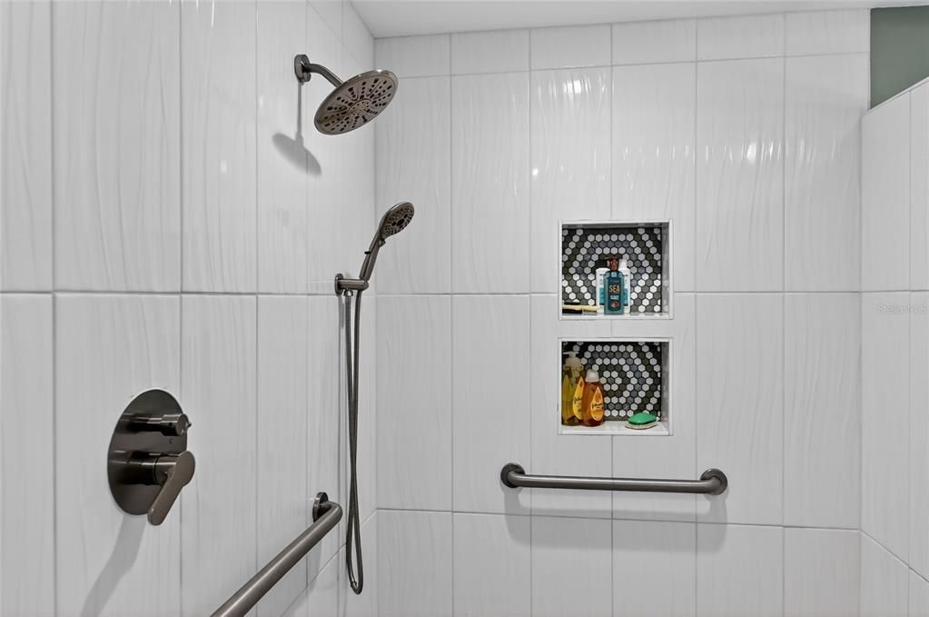 En Venta: $1,299,900 (3 camas, 2 baños, 2395 Pies cuadrados)