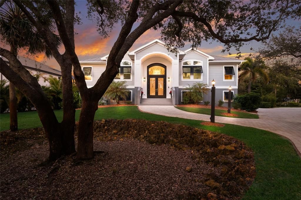 En Venta: $1,299,900 (3 camas, 2 baños, 2395 Pies cuadrados)