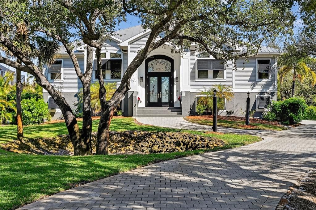En Venta: $1,299,900 (3 camas, 2 baños, 2395 Pies cuadrados)