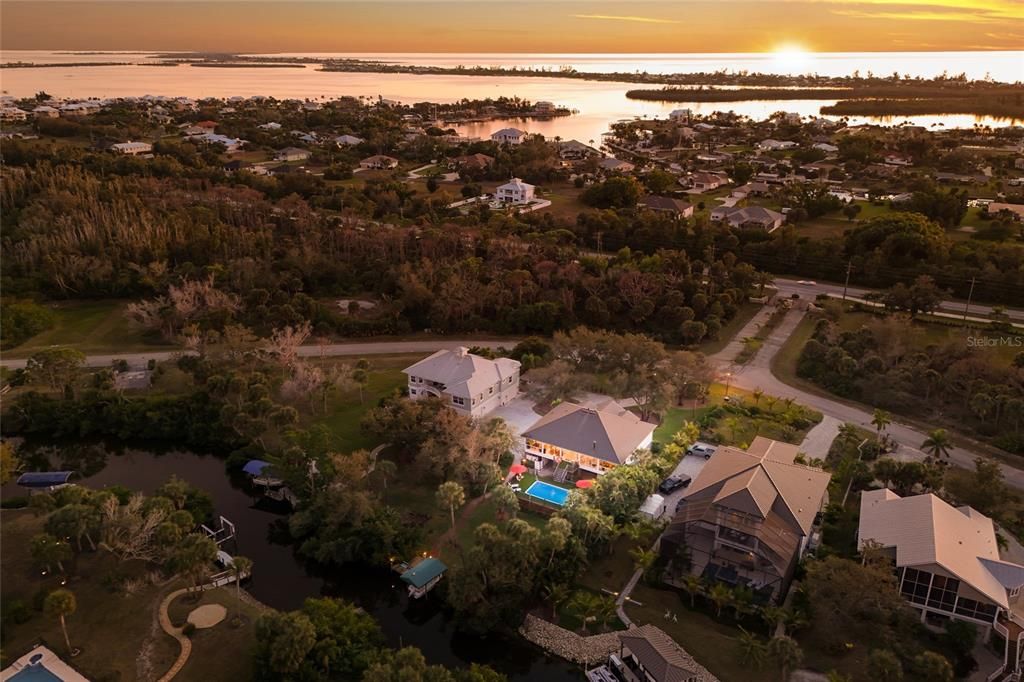 En Venta: $1,299,900 (3 camas, 2 baños, 2395 Pies cuadrados)