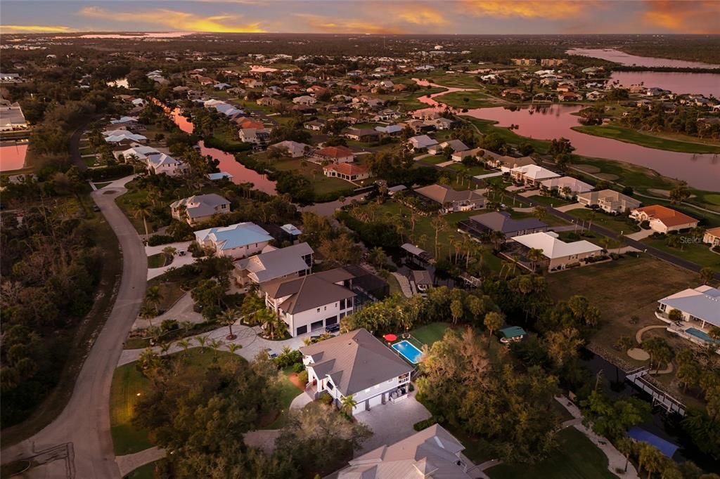 En Venta: $1,299,900 (3 camas, 2 baños, 2395 Pies cuadrados)