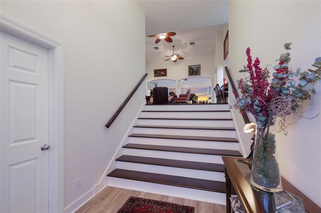 En Venta: $1,299,900 (3 camas, 2 baños, 2395 Pies cuadrados)