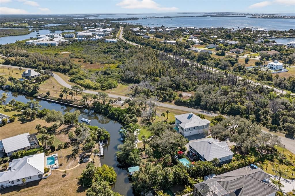 En Venta: $1,299,900 (3 camas, 2 baños, 2395 Pies cuadrados)