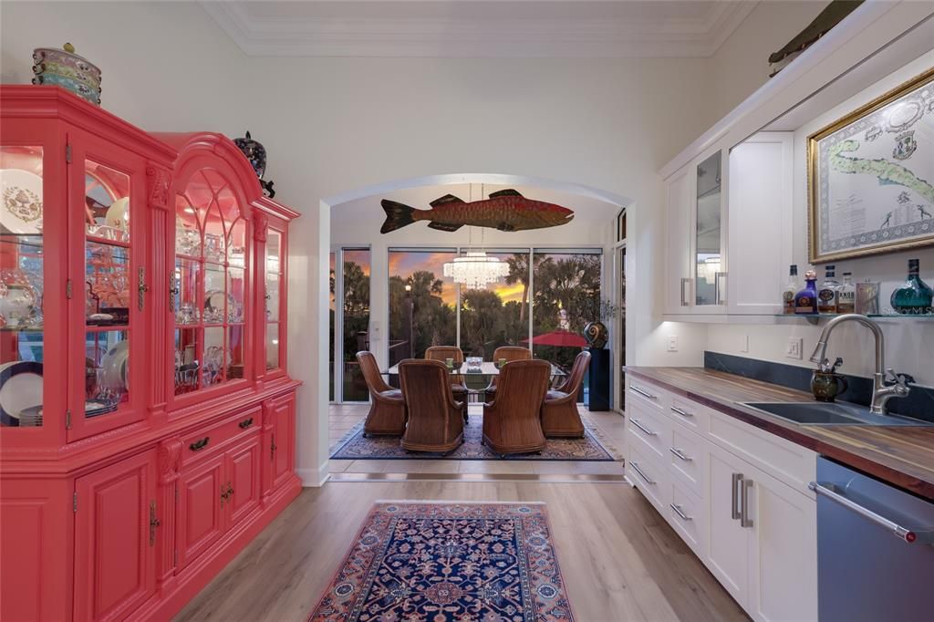En Venta: $1,299,900 (3 camas, 2 baños, 2395 Pies cuadrados)