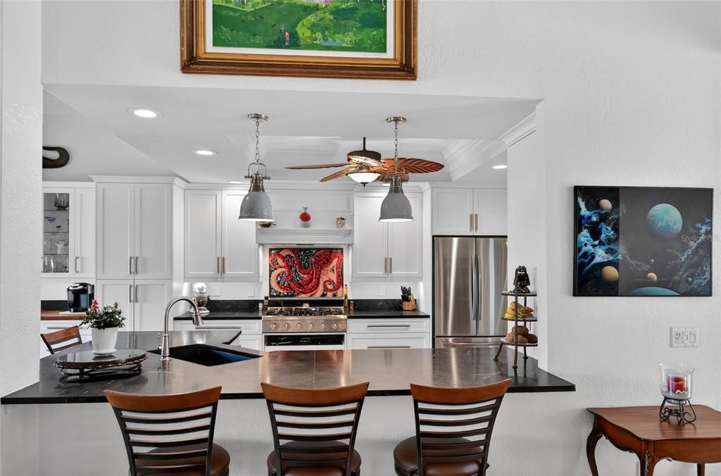 En Venta: $1,299,900 (3 camas, 2 baños, 2395 Pies cuadrados)