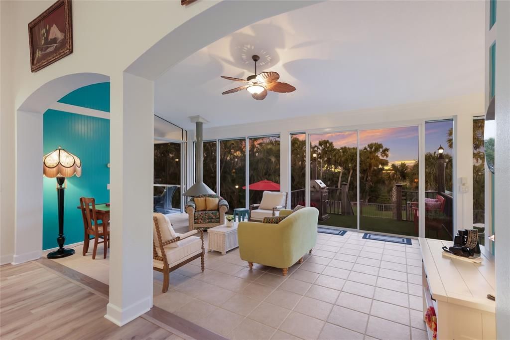 En Venta: $1,299,900 (3 camas, 2 baños, 2395 Pies cuadrados)