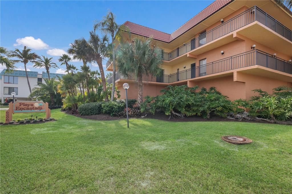 For Sale: $749,900 (2 beds, 2 baths, 1154 Square Feet)